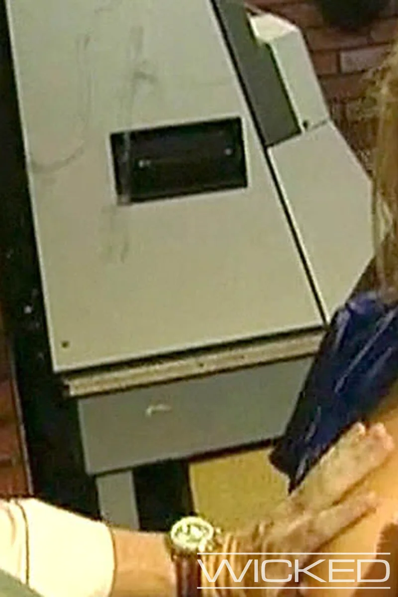 Time Machine Scene 1 - Screenshot 1 of 4 - Blowjob