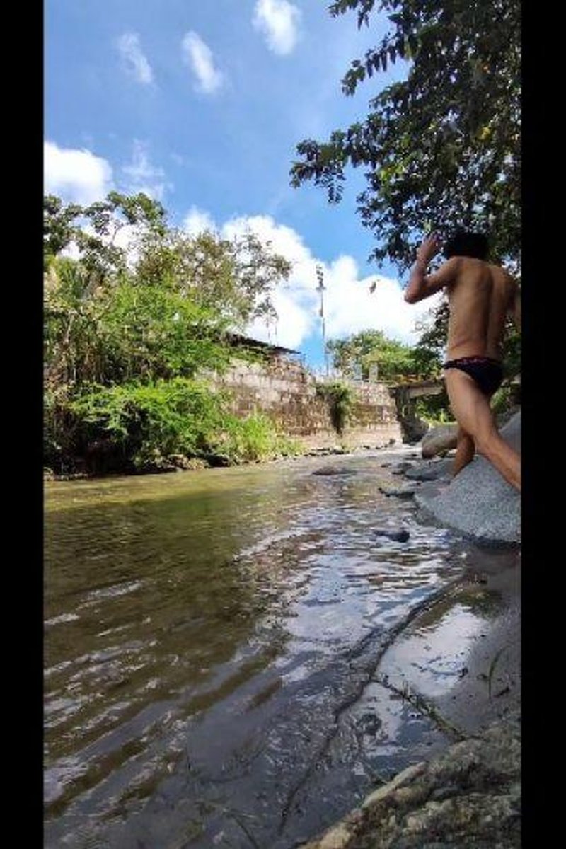 Skinny Dipping In Public Place - Screenshot 1 of 4 - Naked Adventure