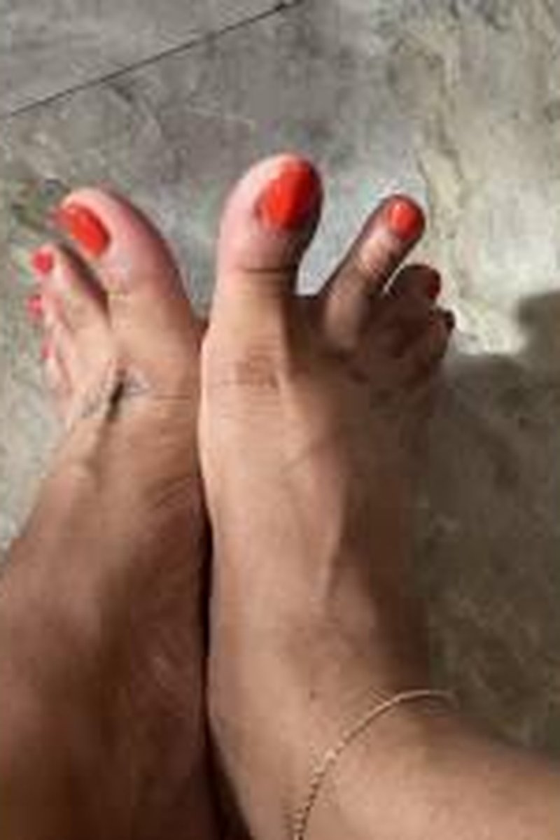 Ebony Toes Spread - Screenshot 1 of 4 - Body Worship