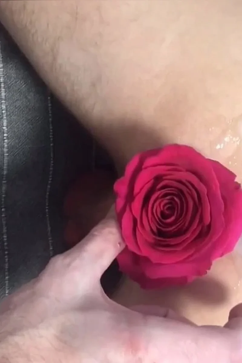 Valentine's Day with My Ex... Boss - Screenshot 1 of 4 - Amateur