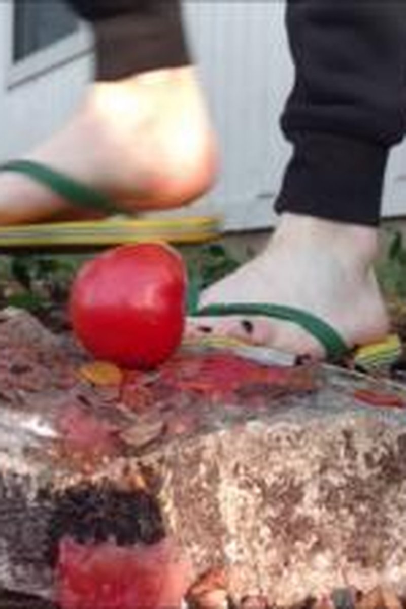 Toe-Mato Stomp - Screenshot 1 of 4 - Fair Skin