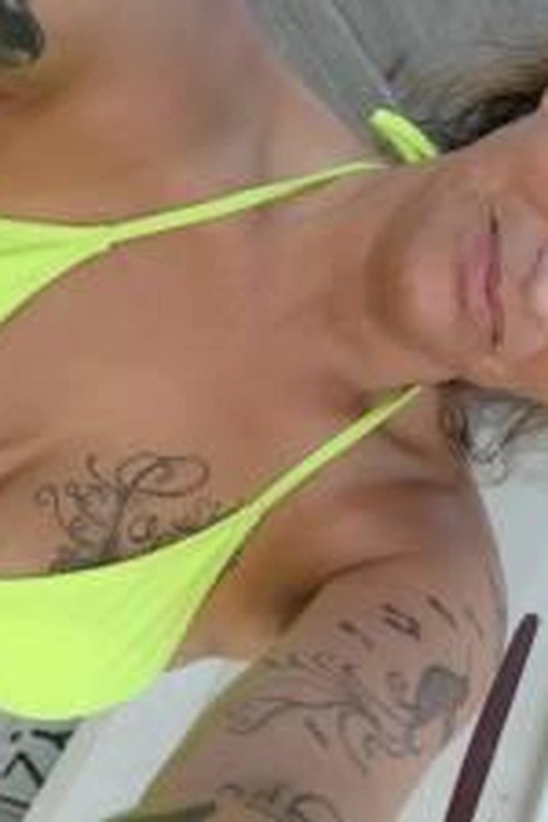 Bikini - Screenshot 1 of 4 - Bikini-swimsuit Fetish