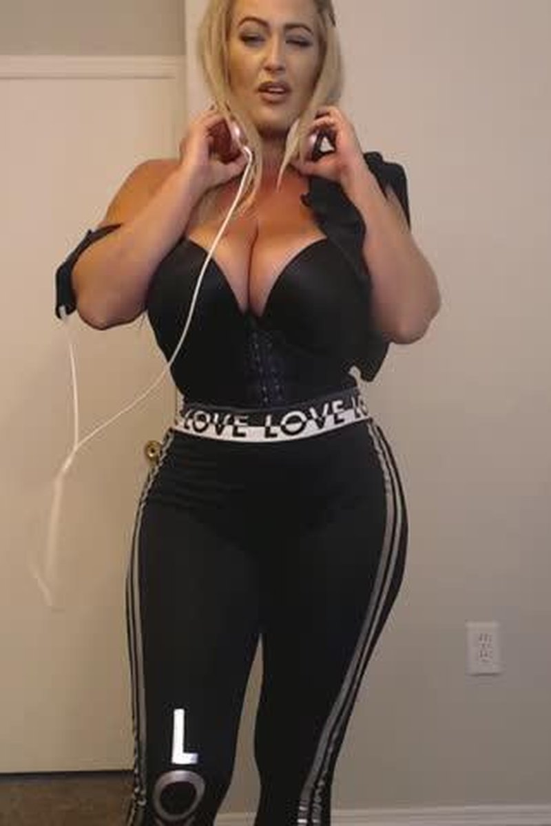 Divorced - Final Temptation - Screenshot 1 of 4 - MILF (30+)