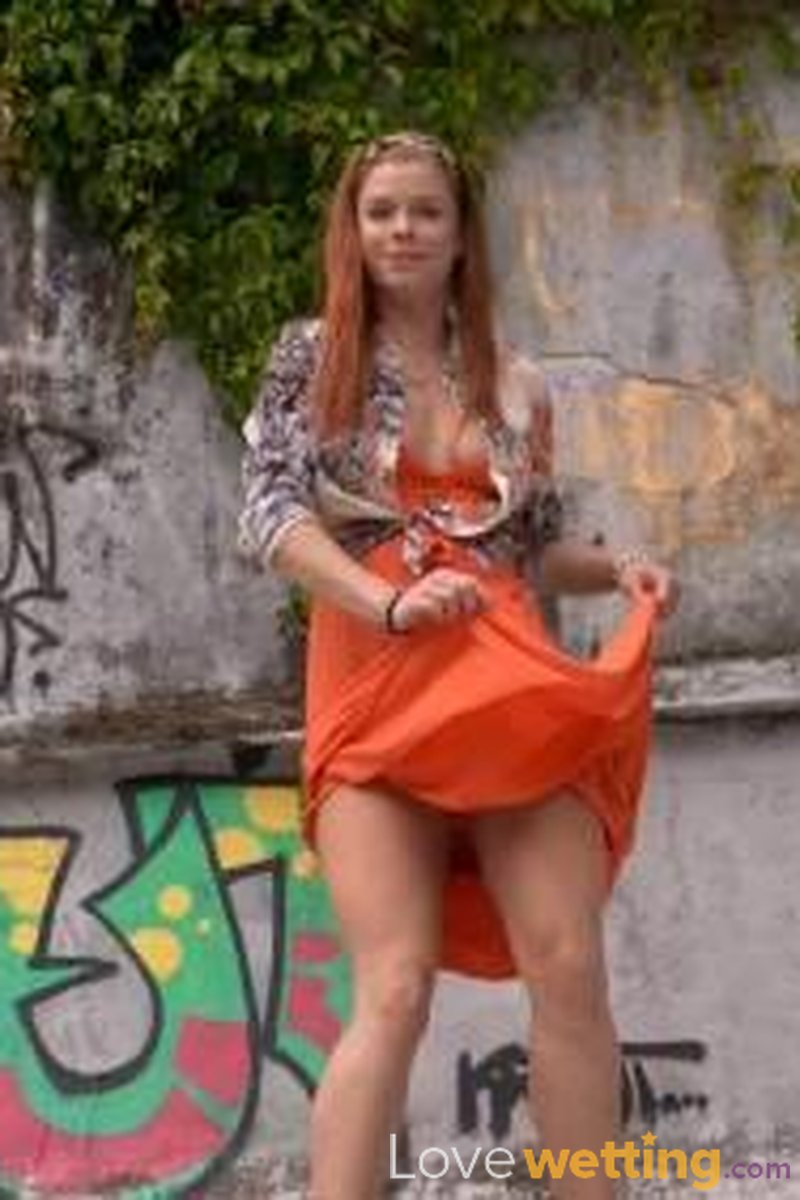 Chrissy Fox - the Fashion Show - Screenshot 1 of 4 - Golden Shower