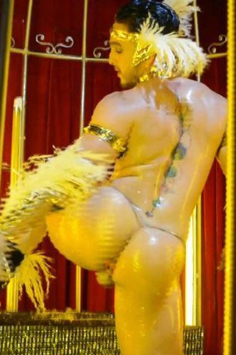 Oil Performance - Screenshot 1 of 4 - Ass Fetish
