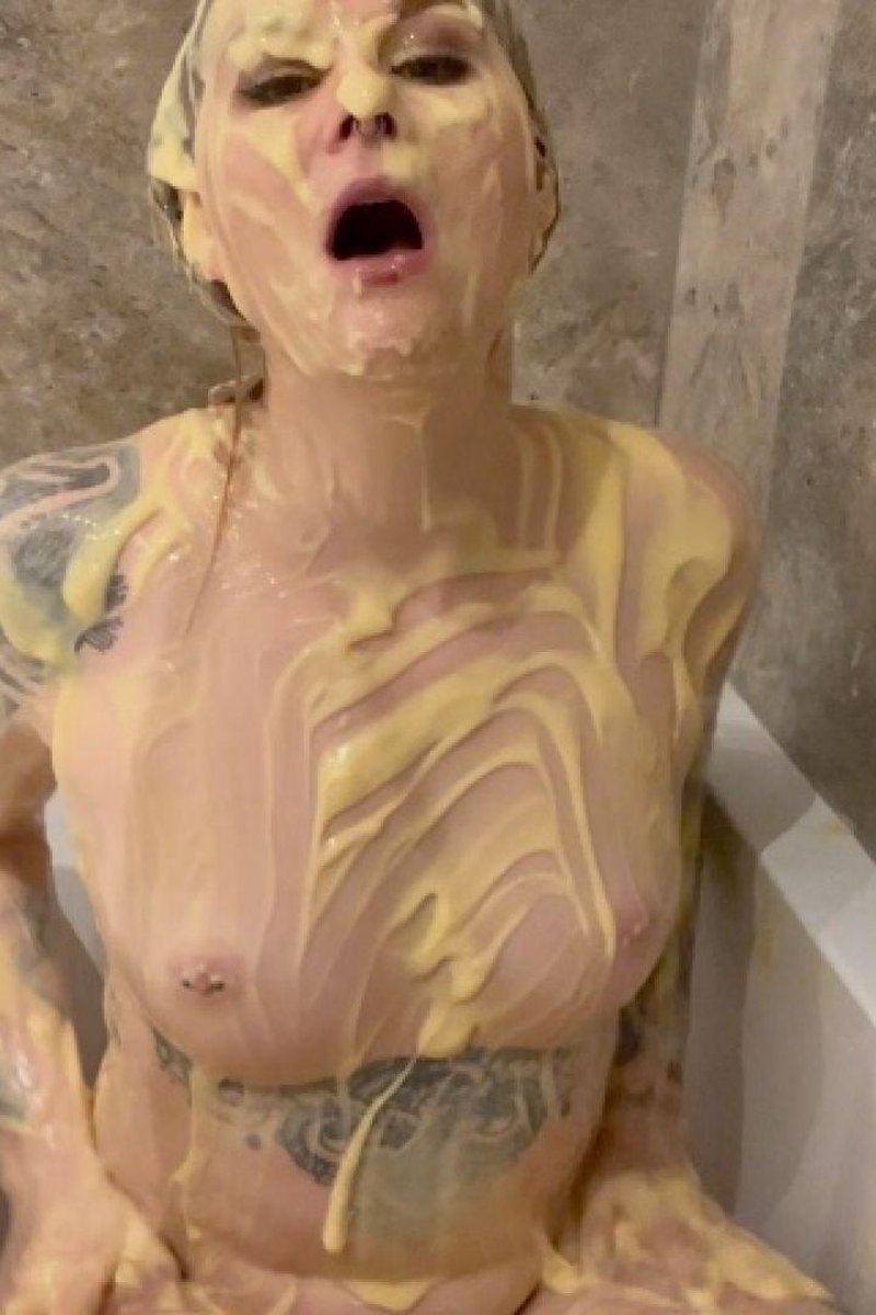TP-manyvidssummerreid-solo-custard-sploshing