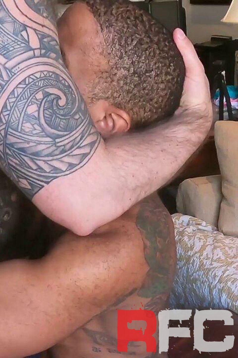 Living Larger - Screenshot 1 of 4 - Big Muscle Guys