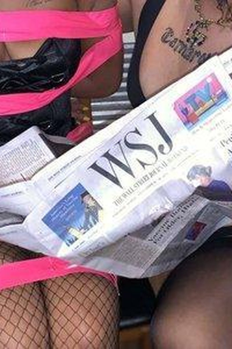 Newspaper Mummification - Screenshot 1 of 4 - Bliss