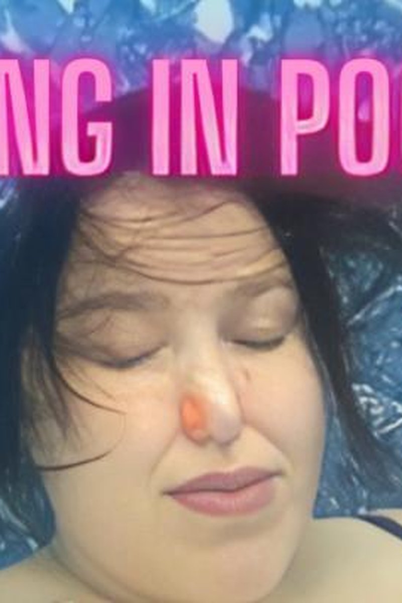 Diving In Pool - Screenshot 1 of 4 - Bathroom