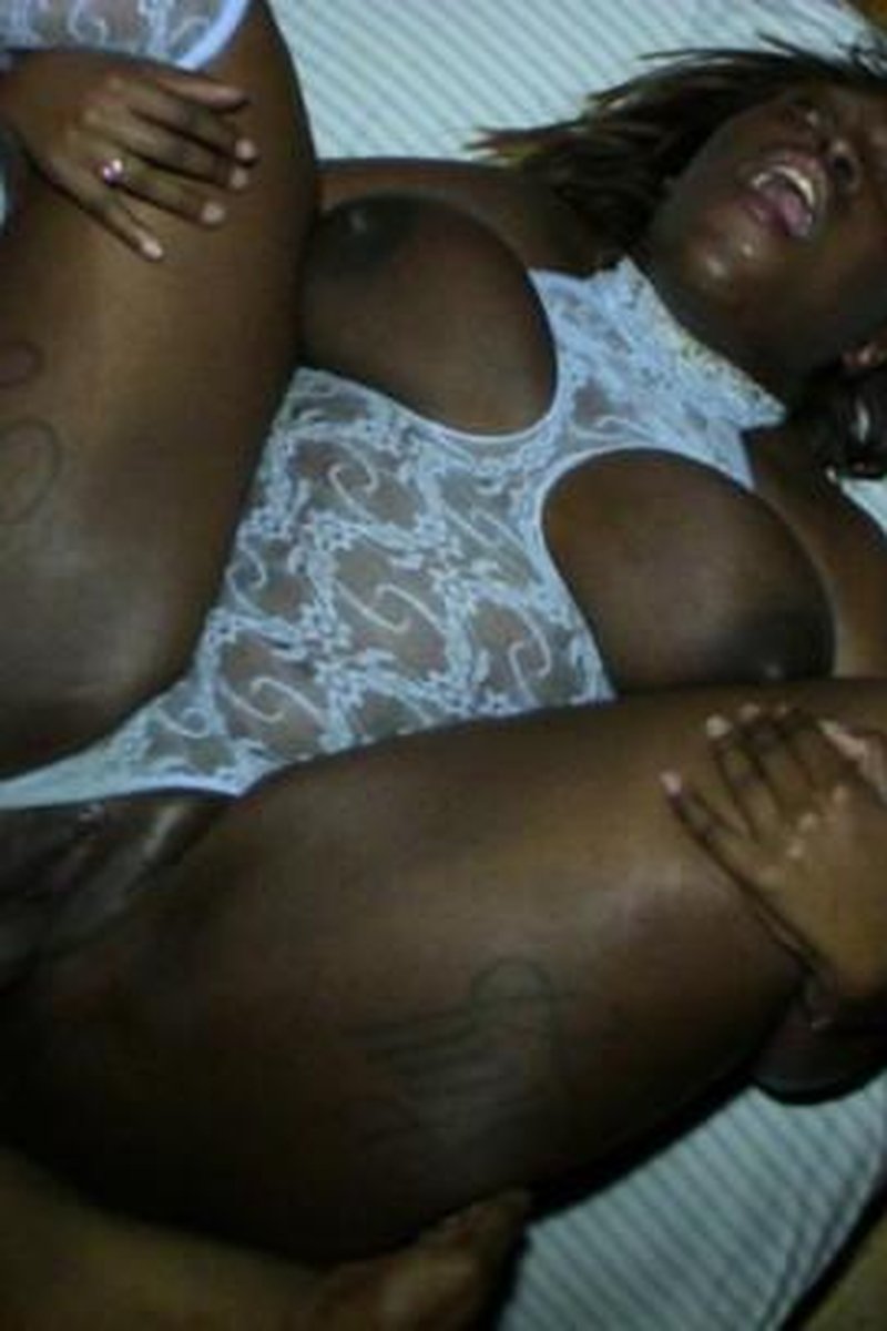 Big Booty Ebony BBC Big Ass Butt Slut - Screenshot 1 of 4 - BBW