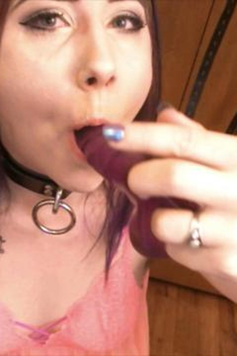 Deep Throat Training - Screenshot 1 of 4 - Blowjob