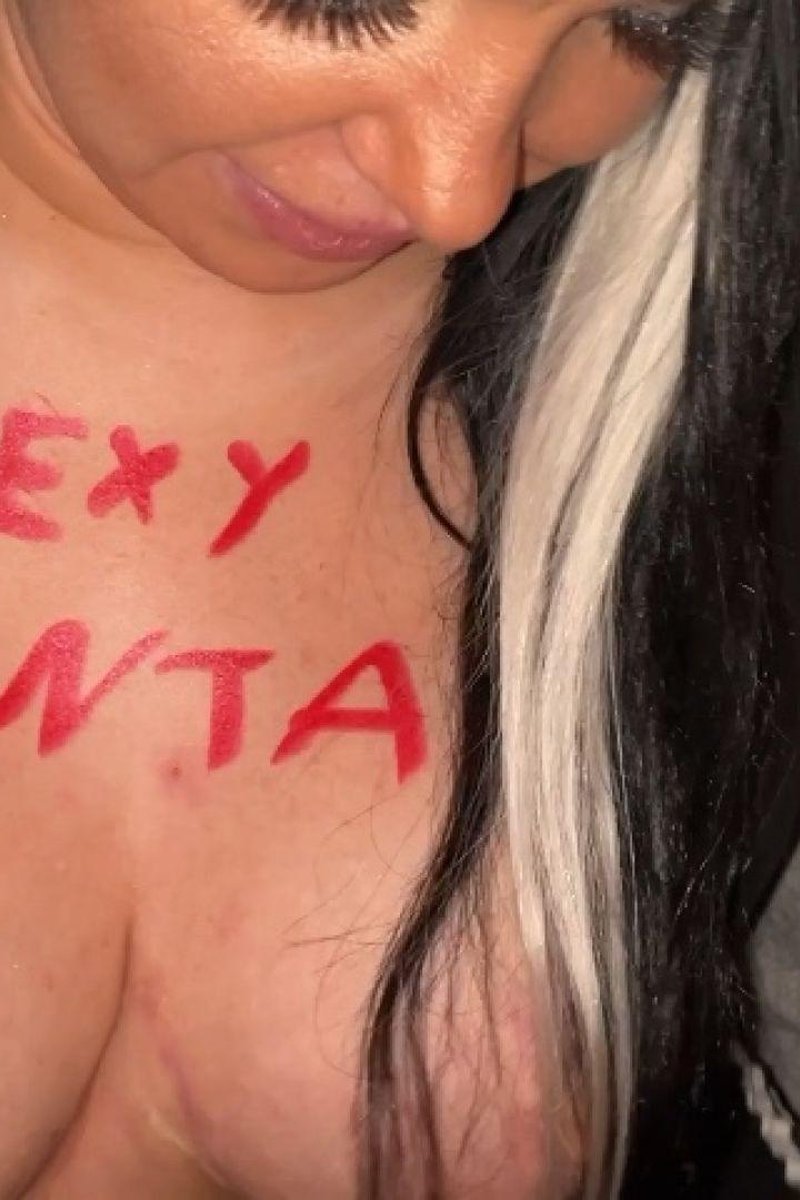 Sexy Santa - Screenshot 1 of 4 - Big Tits