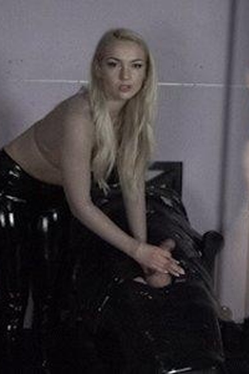 Take Me Deeper - Screenshot 1 of 4 - Bondage