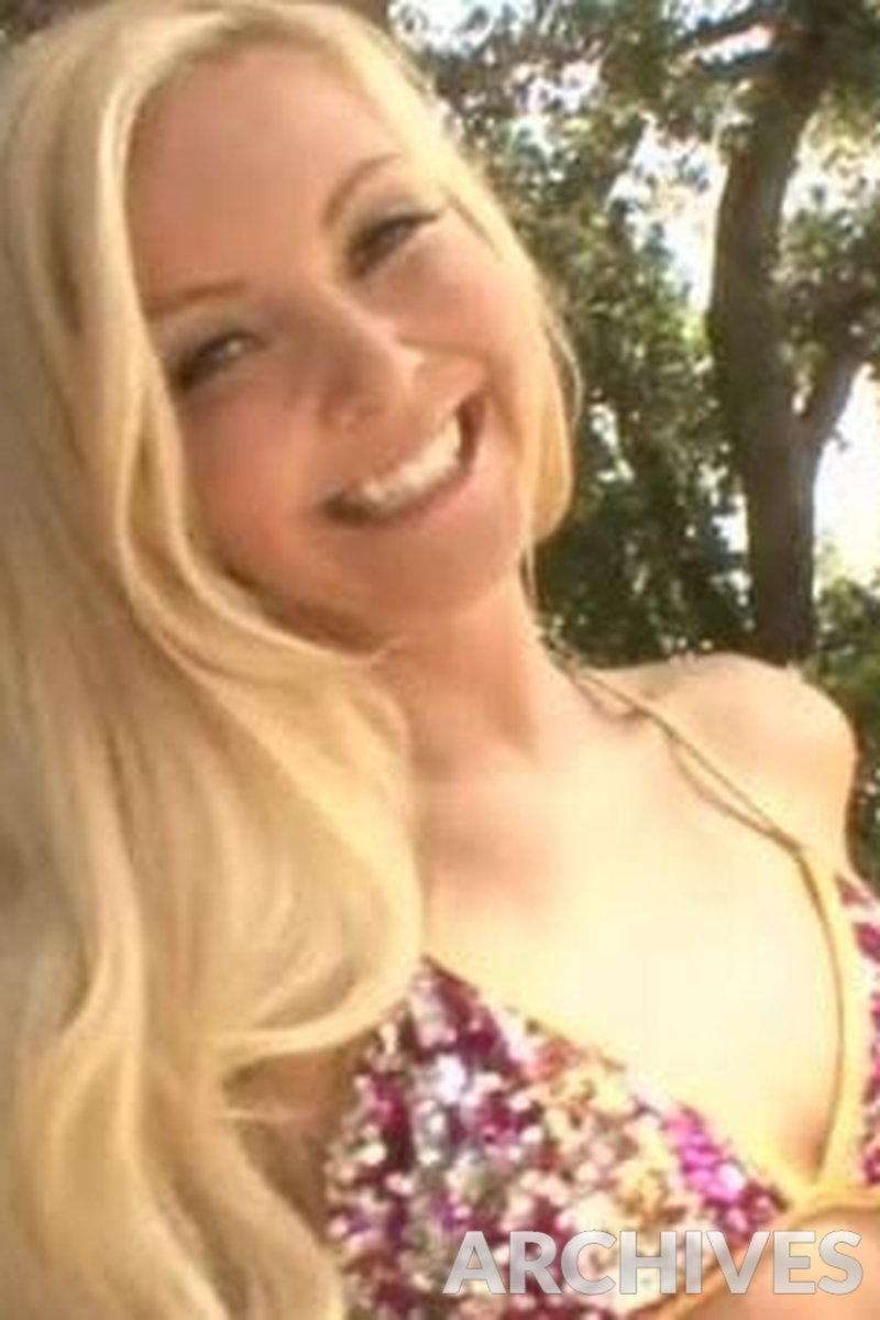 Sparkles Poolside - Screenshot 1 of 4 - Aaliyah Love