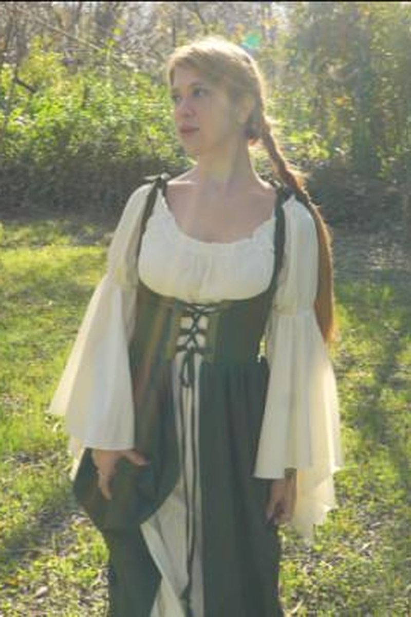 Trad Wife Outdoors - Screenshot 1 of 4 - Blonde Hair (Female)