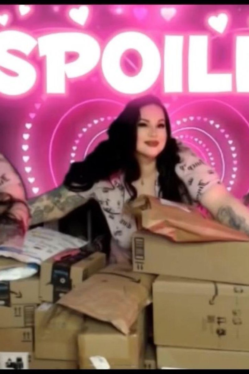 Spoiled - Screenshot 1 of 4 - Babes