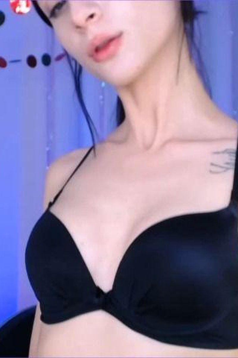 Titts Shaking - Screenshot 1 of 4 - Cum On Tits