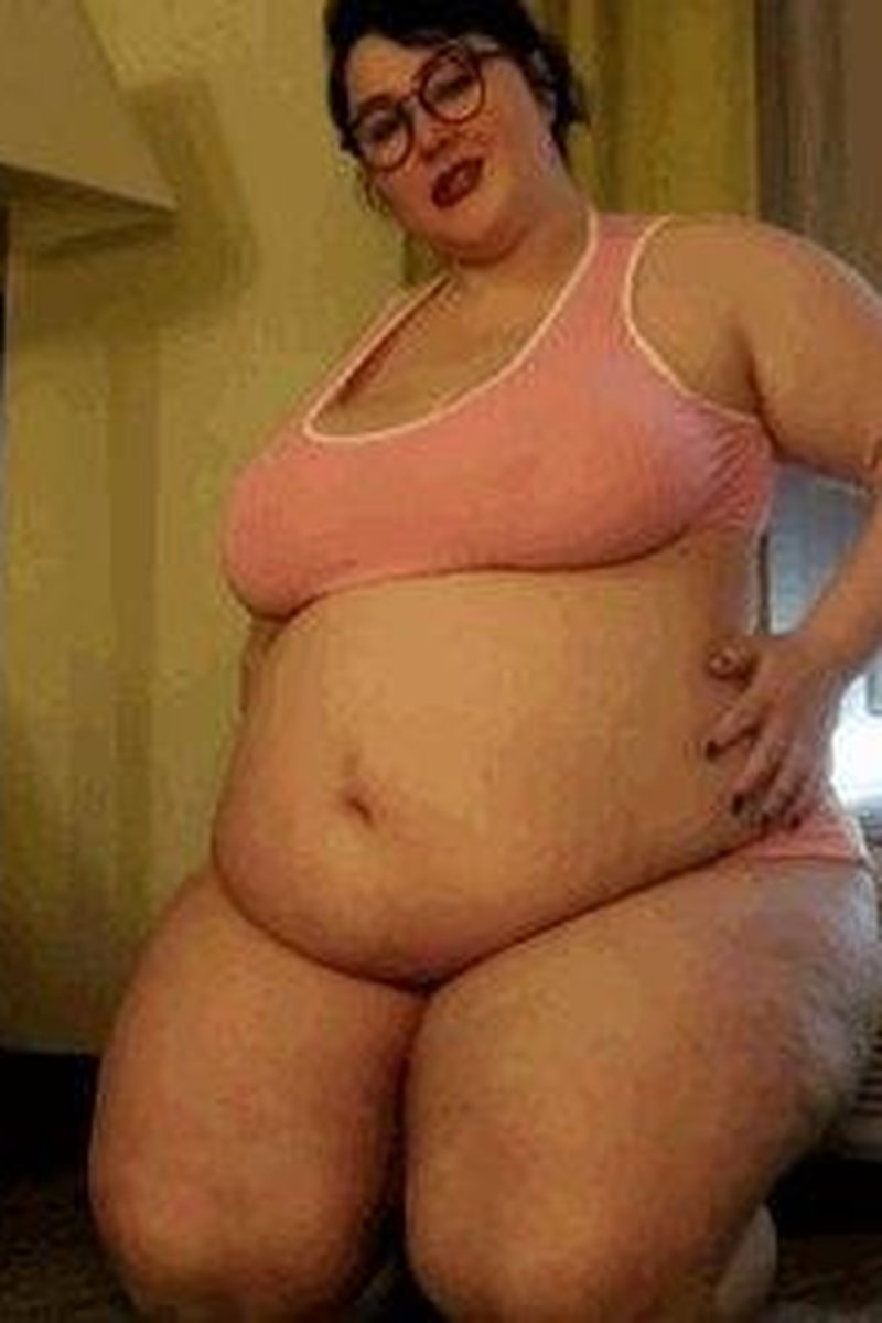 Gainer on Knees Rubbing Big Growing Belly (Wmv Sd) - Screenshot 1 of 4 - BBW