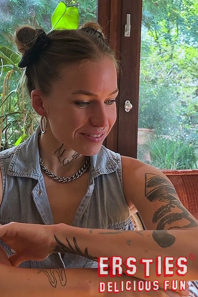 Interview - Screenshot 1 of 4 - European