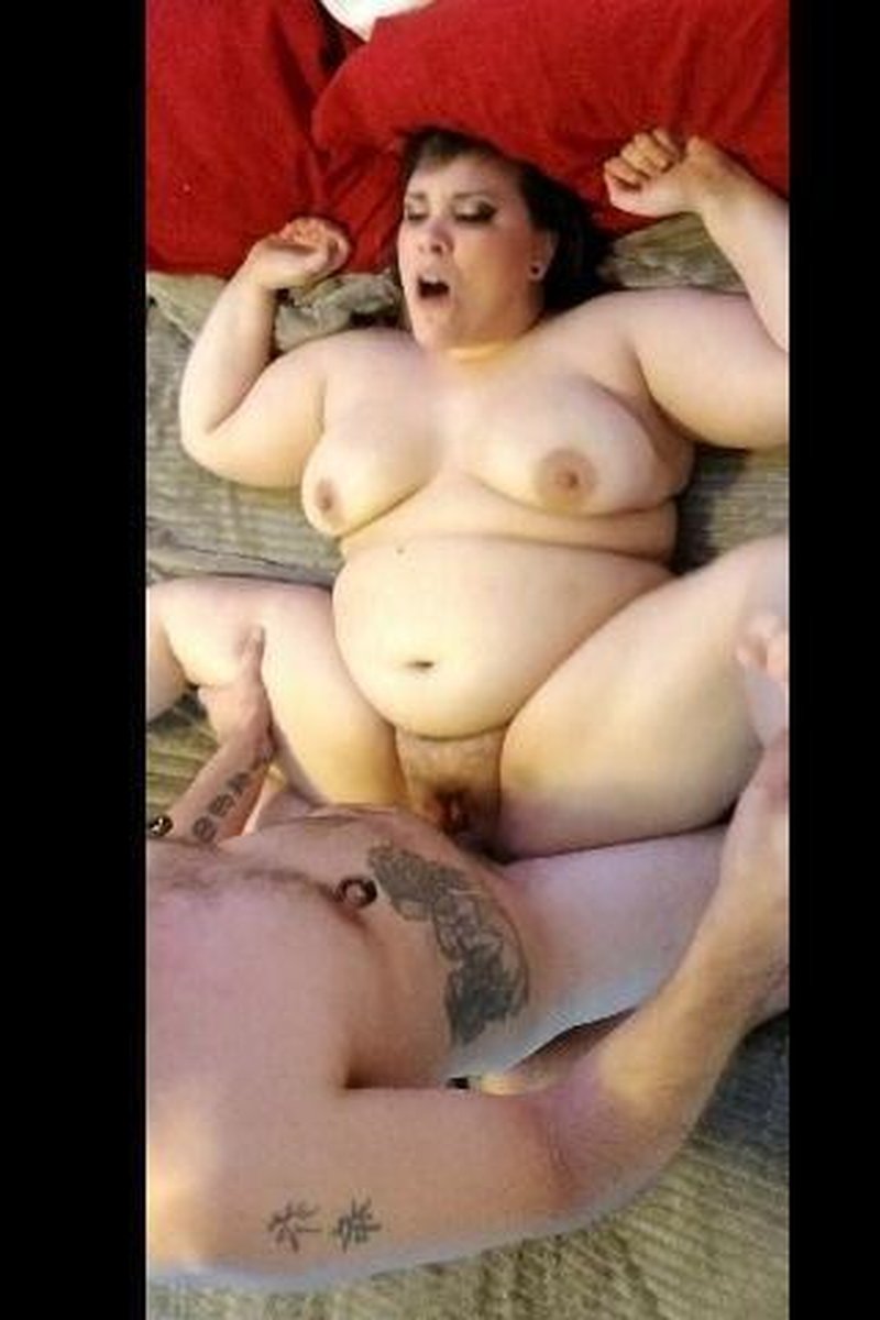 Horny Nicky Enjoying Oral - Screenshot 1 of 4 - BBW