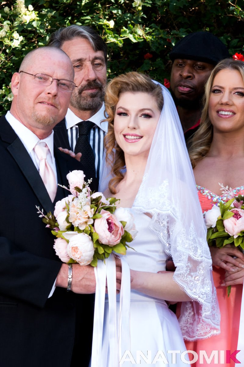 Wedding Day - Screenshot 1 of 4 - Anal