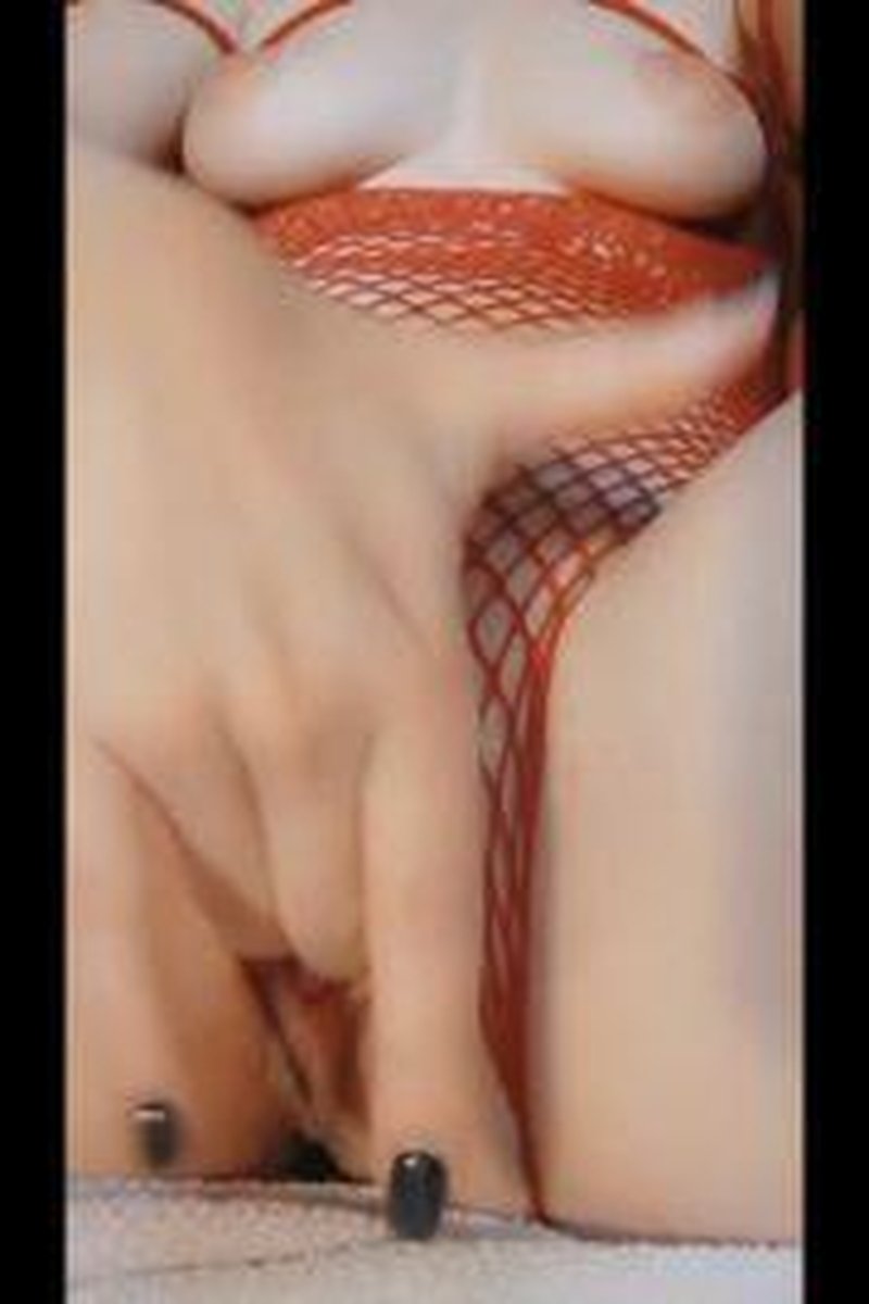 Close-Up :P - Screenshot 1 of 4 - Blonde Hair (Female)