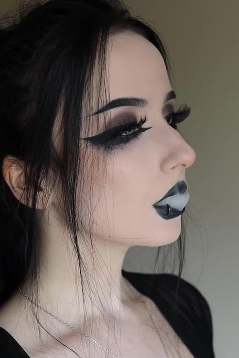 Gothic Vaping - Screenshot 1 of 4 - Trailer