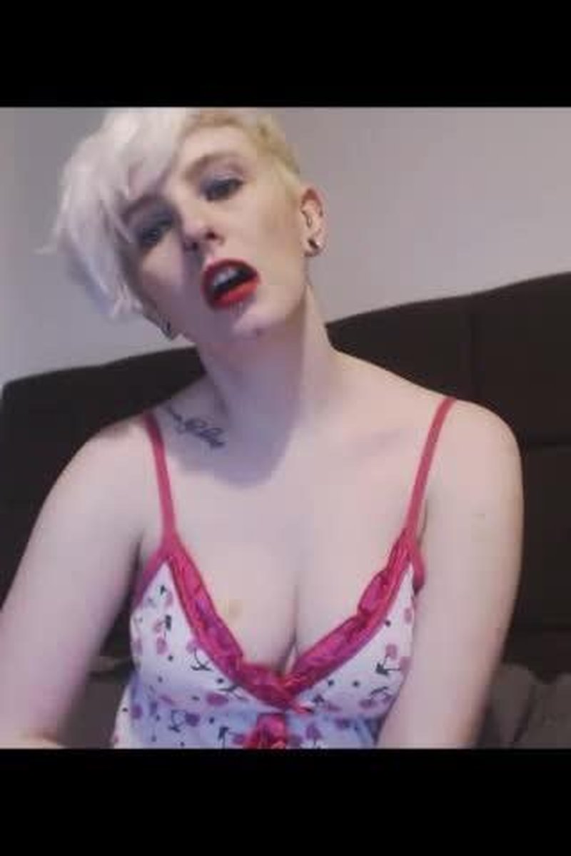 Burping With Pixie In Pjs - Screenshot 1 of 4 - Girlfriend