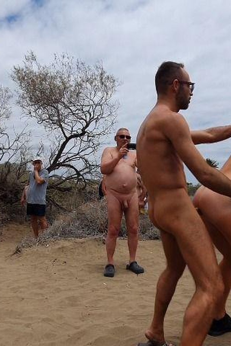 Public Breeding - Screenshot 1 of 4 - Cumshot