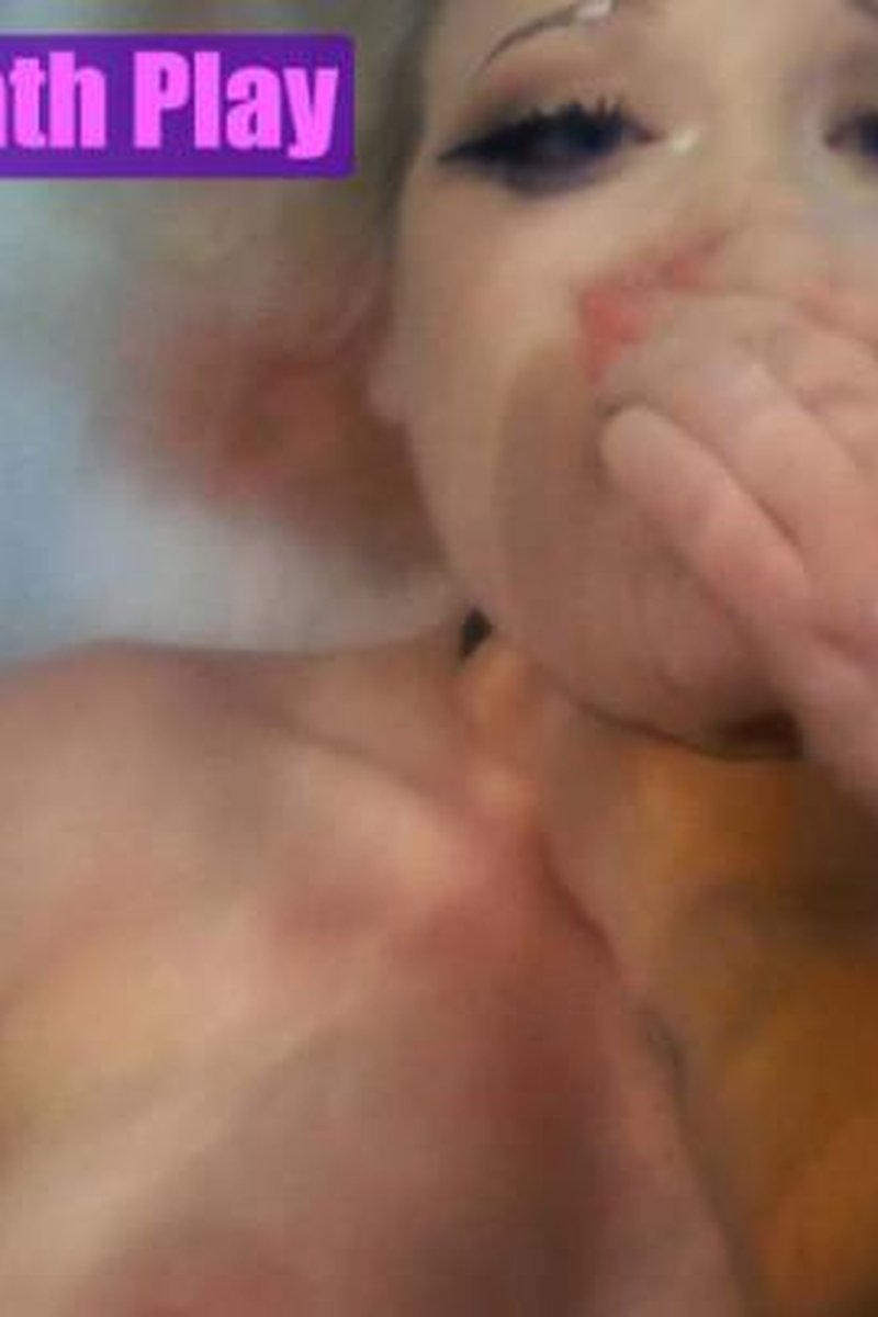 Bathtub Breath Play - Screenshot 1 of 4 - Asphyxiation