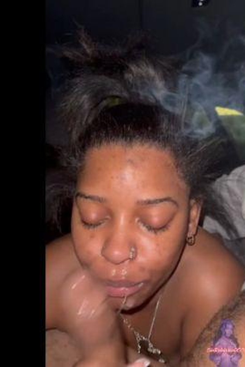 Sucking His Dick While He Smoke In The Car - Screenshot 1 of 4 - Black