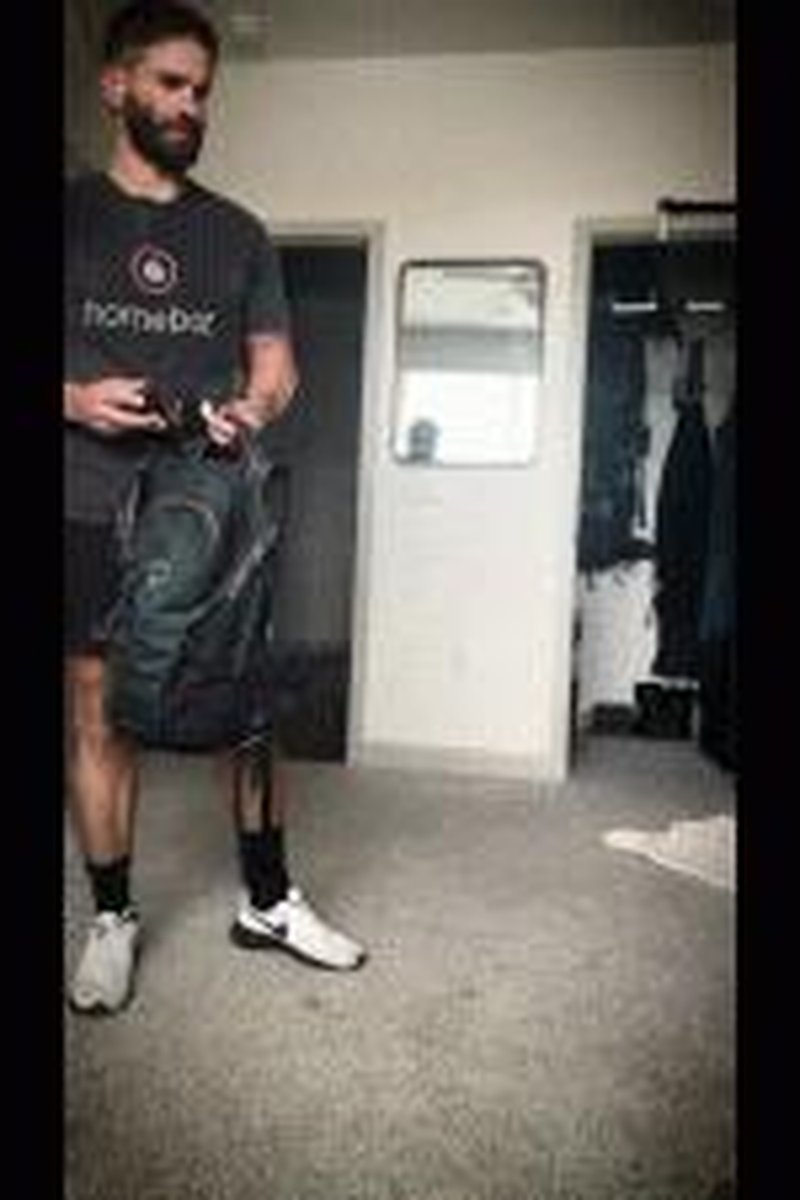 Getting Undressed - Screenshot 1 of 4 - Beard