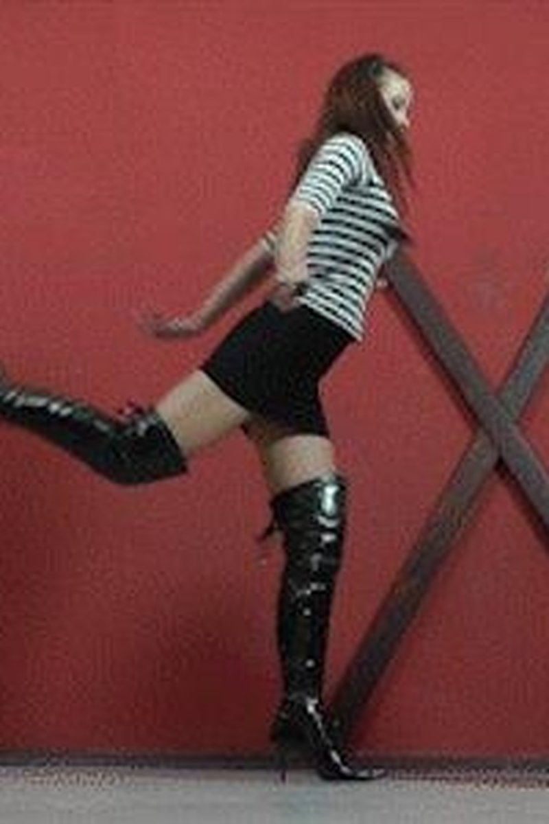 Crushing Balls - Screenshot 1 of 4 - BDSM