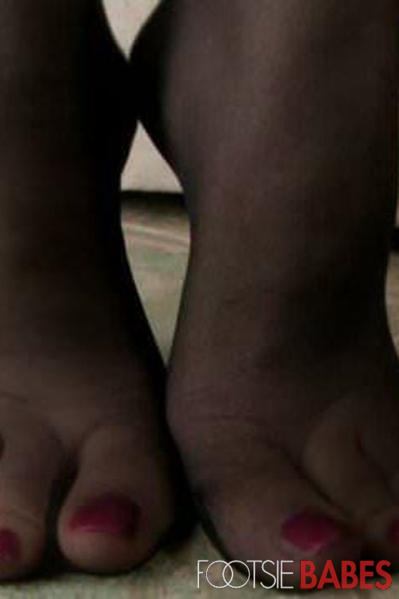 Nylons - Screenshot 1 of 4 - Foot Fetish