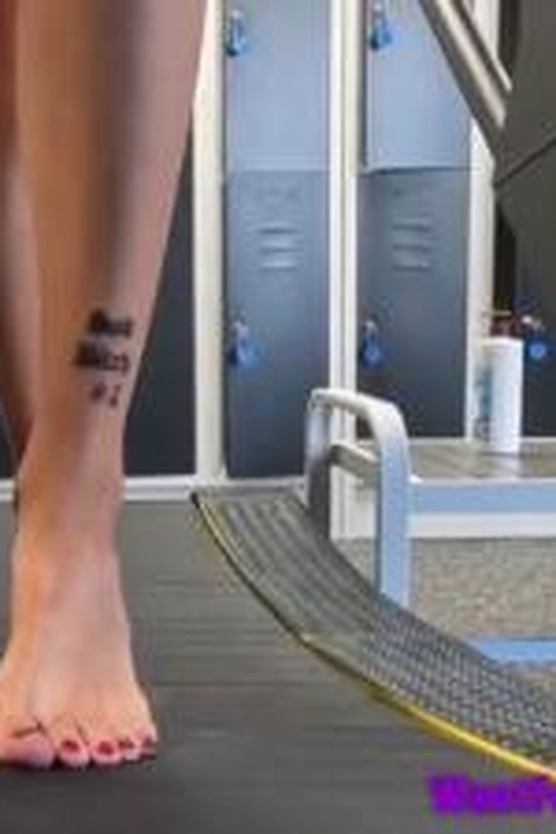 Treadmill Walking - Screenshot 1 of 4 - Femdom