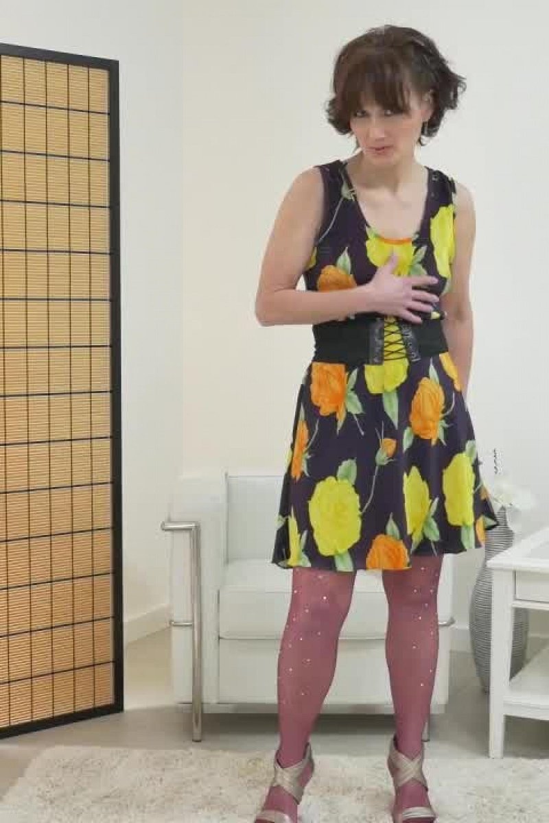 Alice Sharp 02 - Screenshot 1 of 4 - Brown Hair