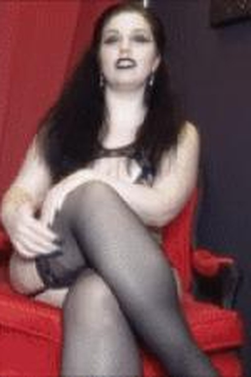 Worthless - Screenshot 1 of 4 - Ass Worship