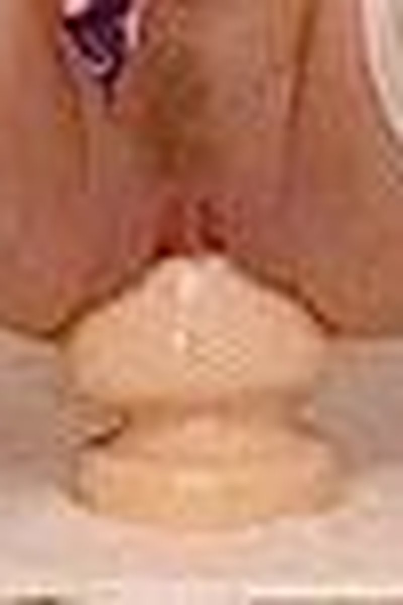 Huge Dildo Fuck - Screenshot 1 of 4 - Mature (30+)