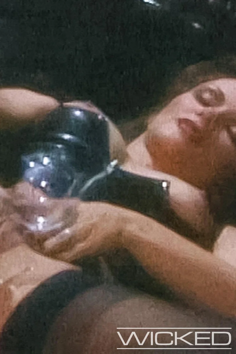 Screenplay Scene 7 - Screenshot 1 of 4 - Brown Hair