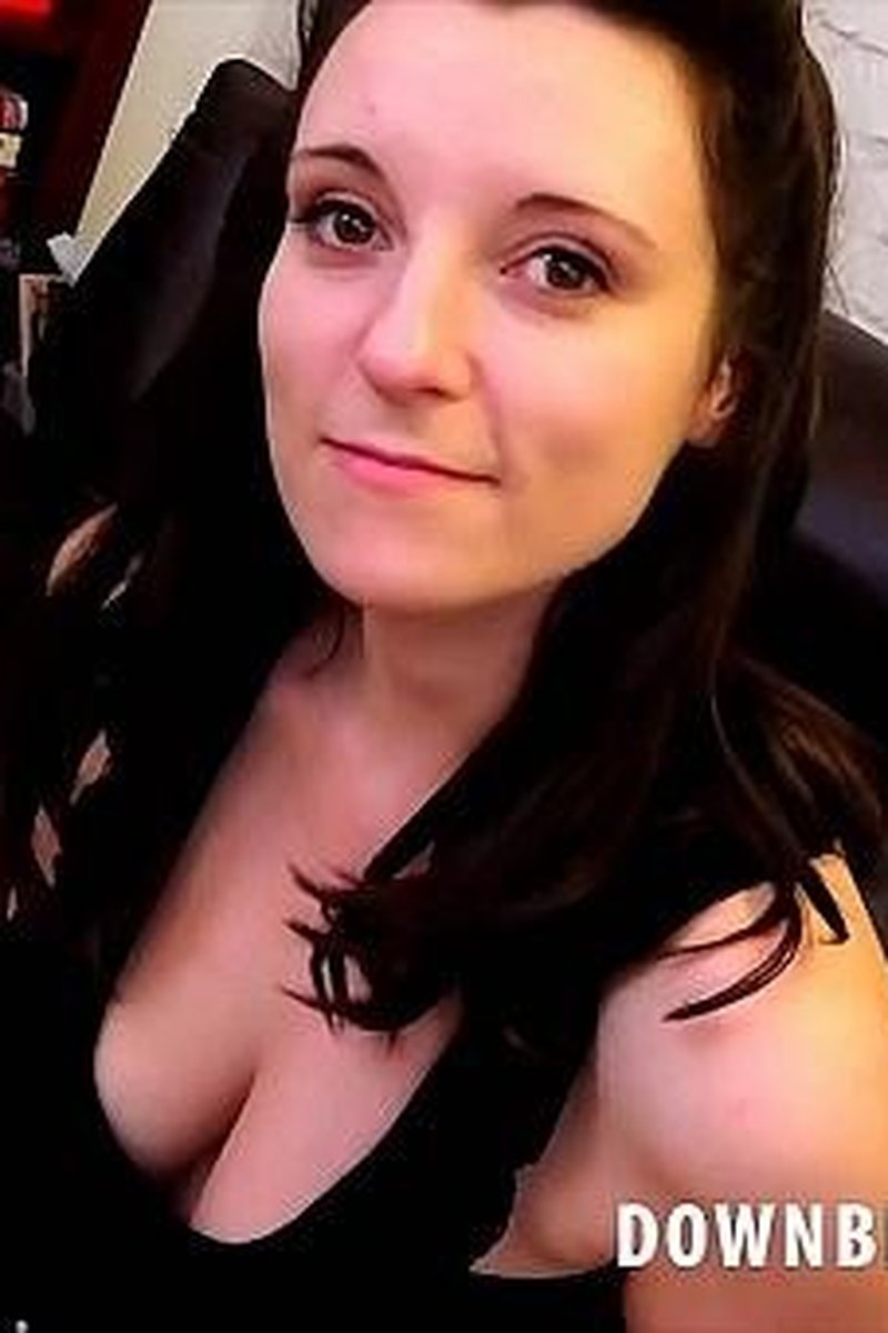 Ivy Rain - Screenshot 1 of 4 - Downblouse