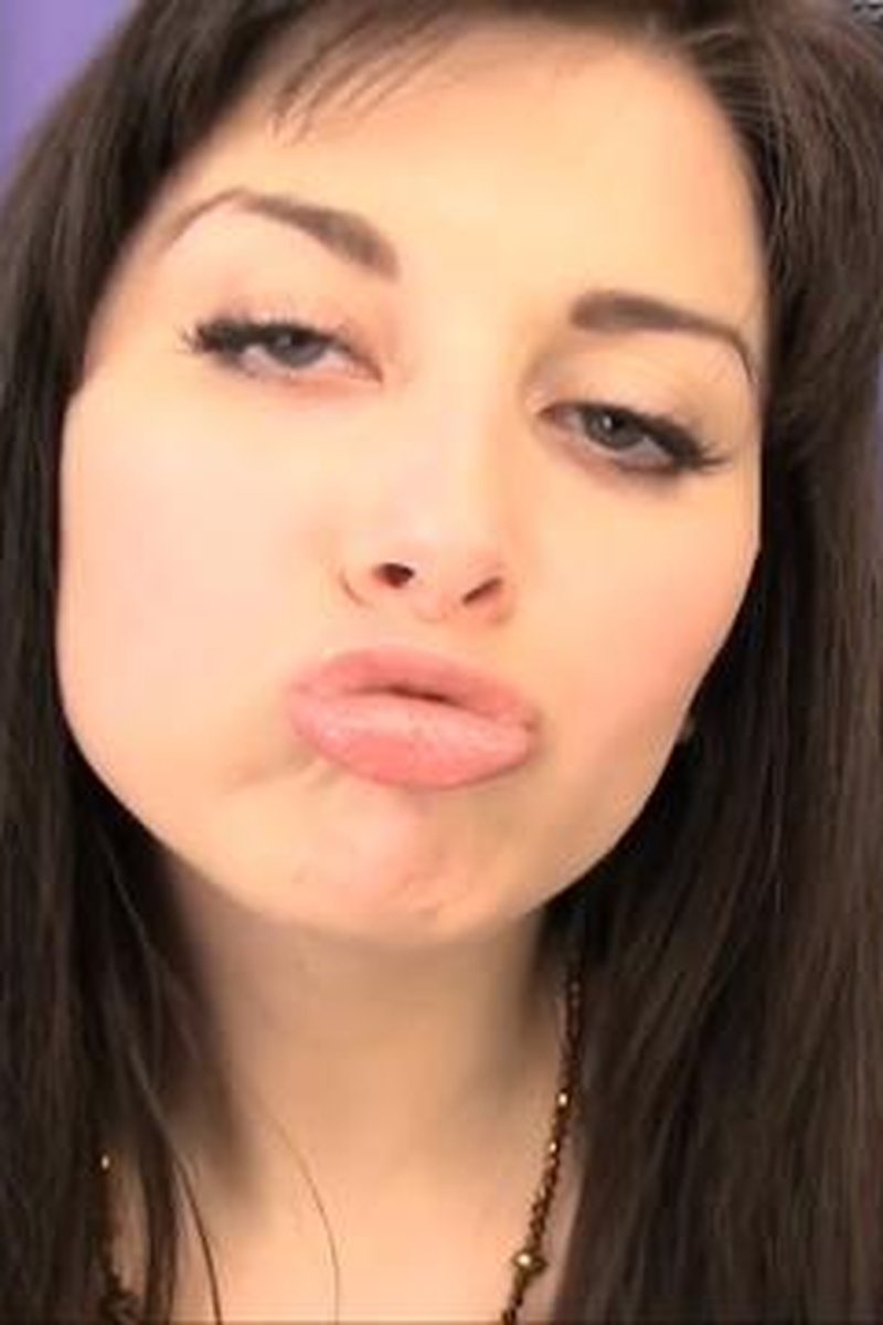 Make Out With Me - Screenshot 1 of 4 - Babes