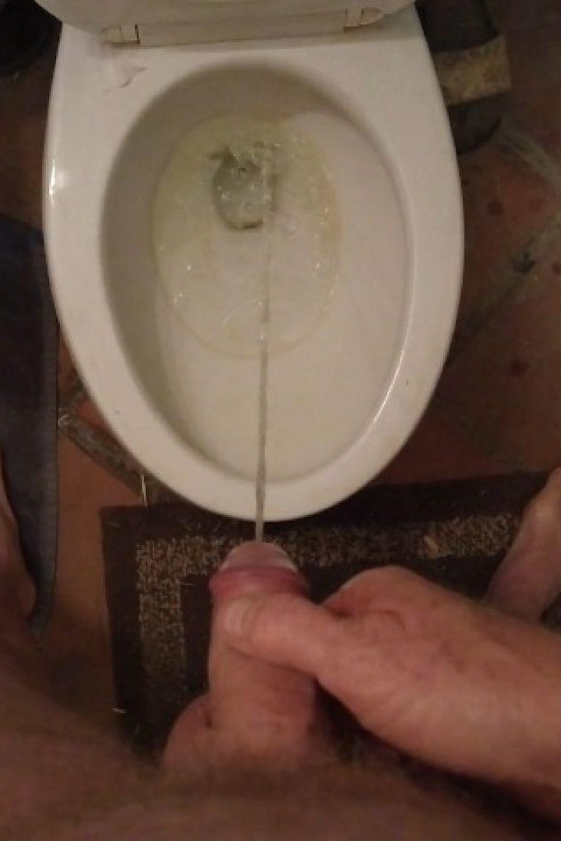 Morning Pee - Screenshot 1 of 4 - Golden Shower