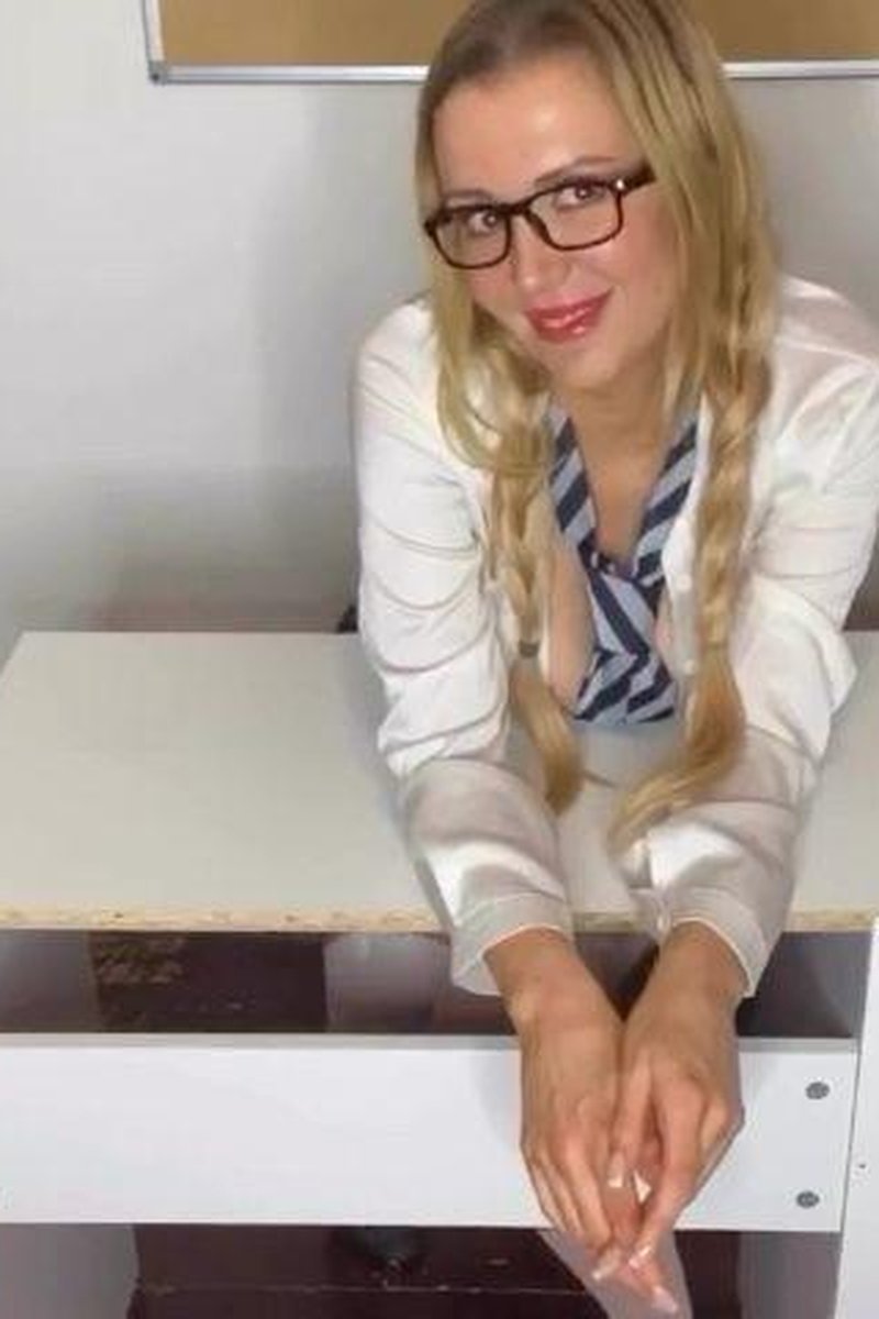 Teacher Seduction - Screenshot 1 of 4 - Ass Fetish