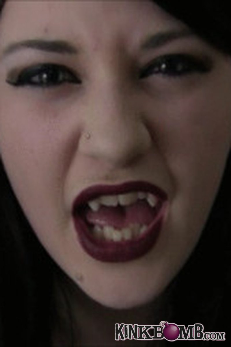 Queensheridan: Vampire Sd Version - Screenshot 1 of 4 - Erotic Magic
