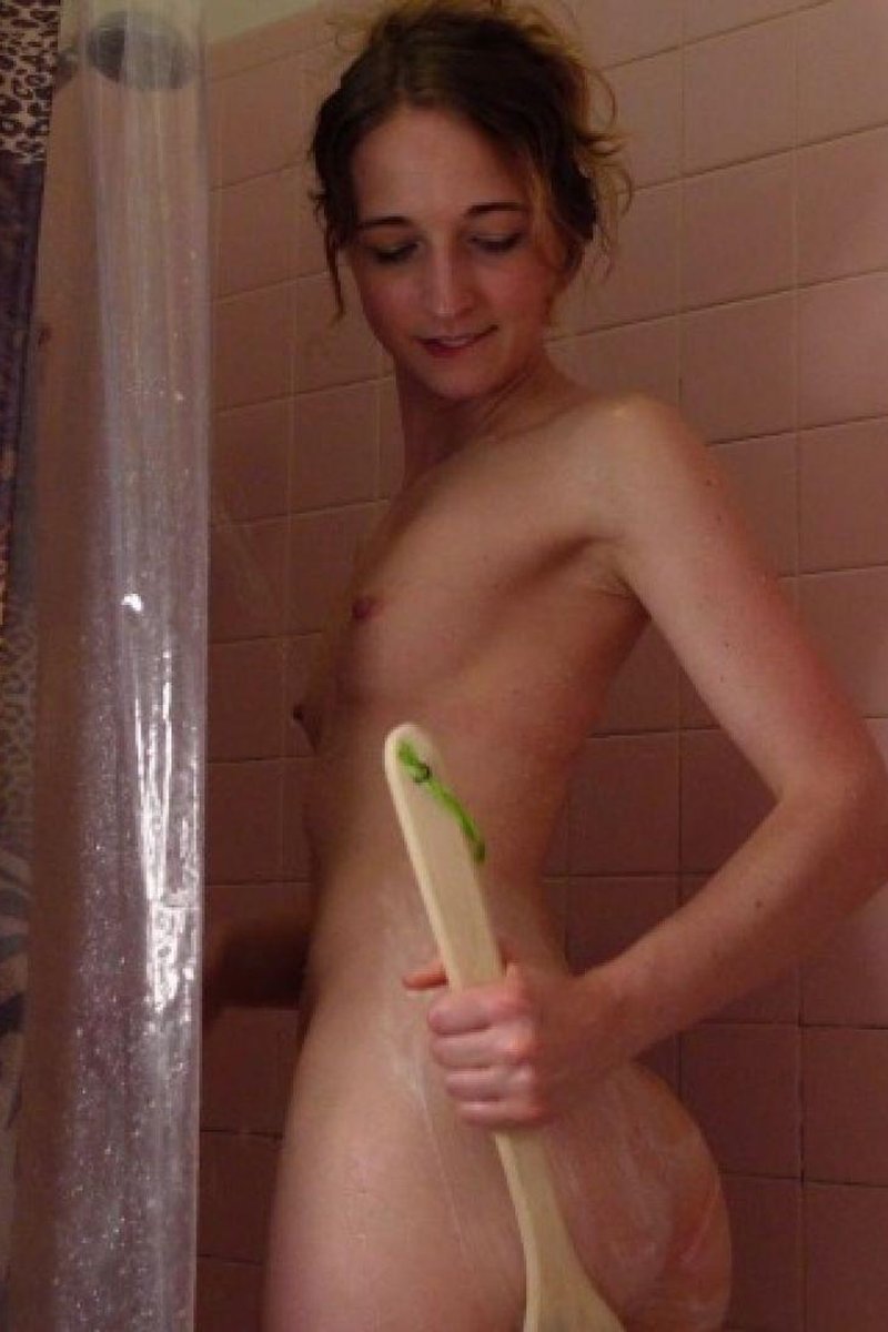 Nakee Shower Time - Screenshot 1 of 4 - Shower