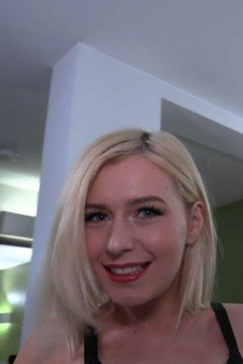 Minxx Marley - Screenshot 1 of 4 - Blowjob