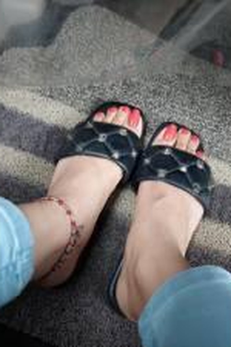 Flats - Screenshot 1 of 4 - Foot Fetish