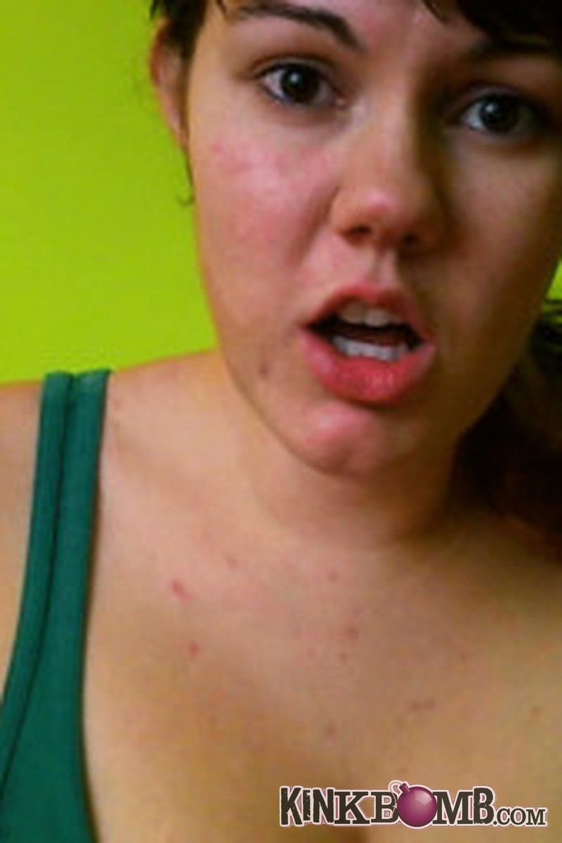 Fetish By Lucy Skye: Burping Queen 2 - Screenshot 1 of 4