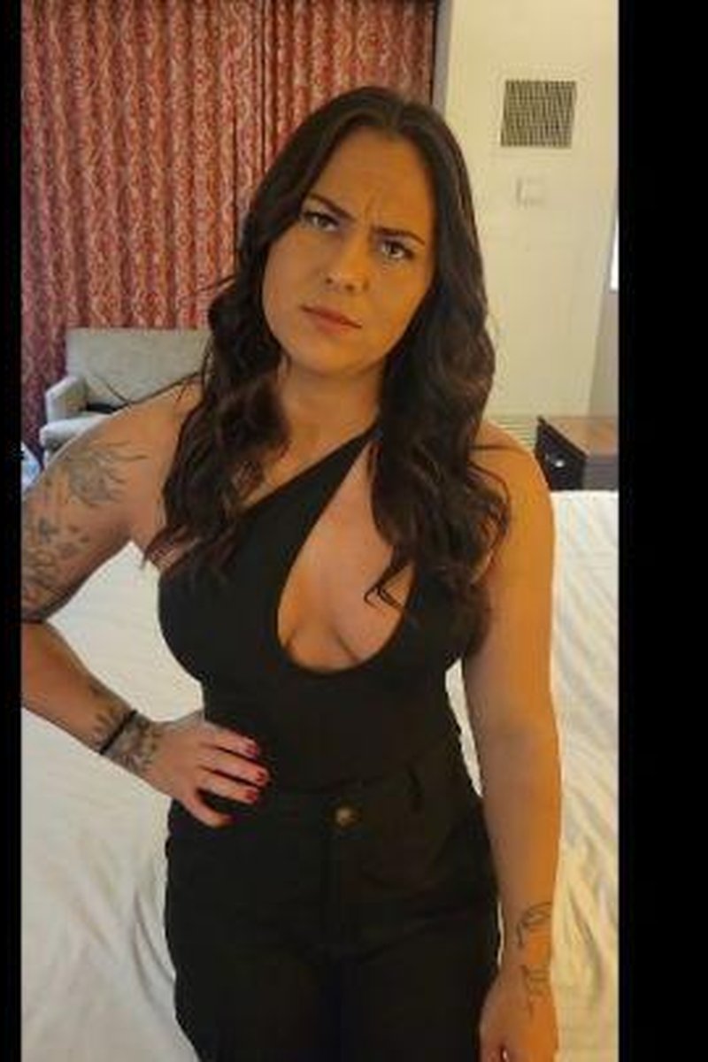 What Am I Going To Do With This Little Thing - Screenshot 1 of 4 - Blowjob