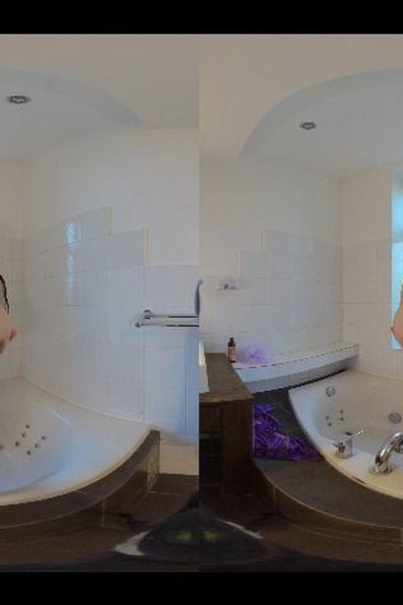 Virtual Reality Video - Screenshot 1 of 4 - Shower